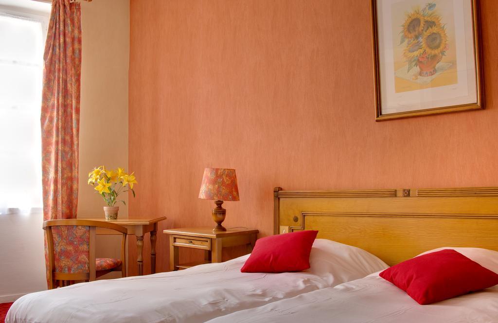 Logis Hotel-Restaurant Le Chene Vert Saint-Pourçain-sur-Sioule Eksteriør bilde