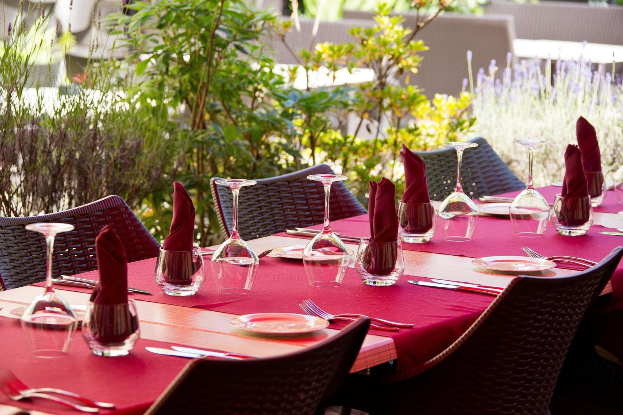 Logis Hotel-Restaurant Le Chene Vert Saint-Pourçain-sur-Sioule Eksteriør bilde