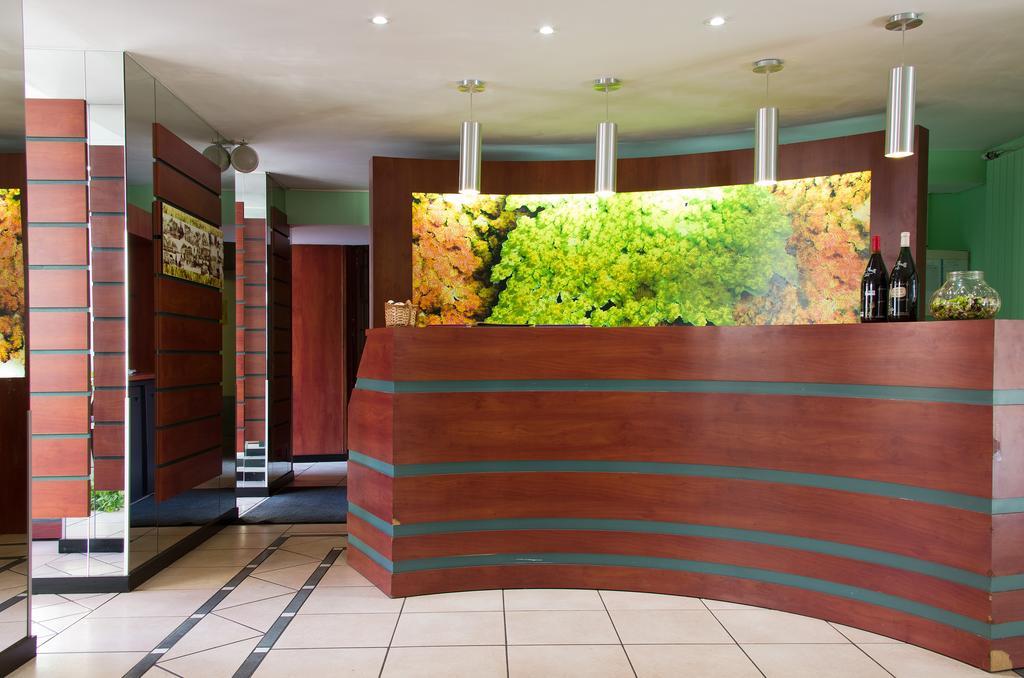 Logis Hotel-Restaurant Le Chene Vert Saint-Pourçain-sur-Sioule Eksteriør bilde
