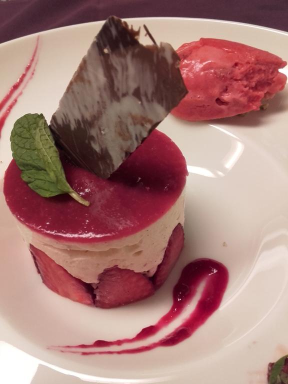 Logis Hotel-Restaurant Le Chene Vert Saint-Pourçain-sur-Sioule Eksteriør bilde