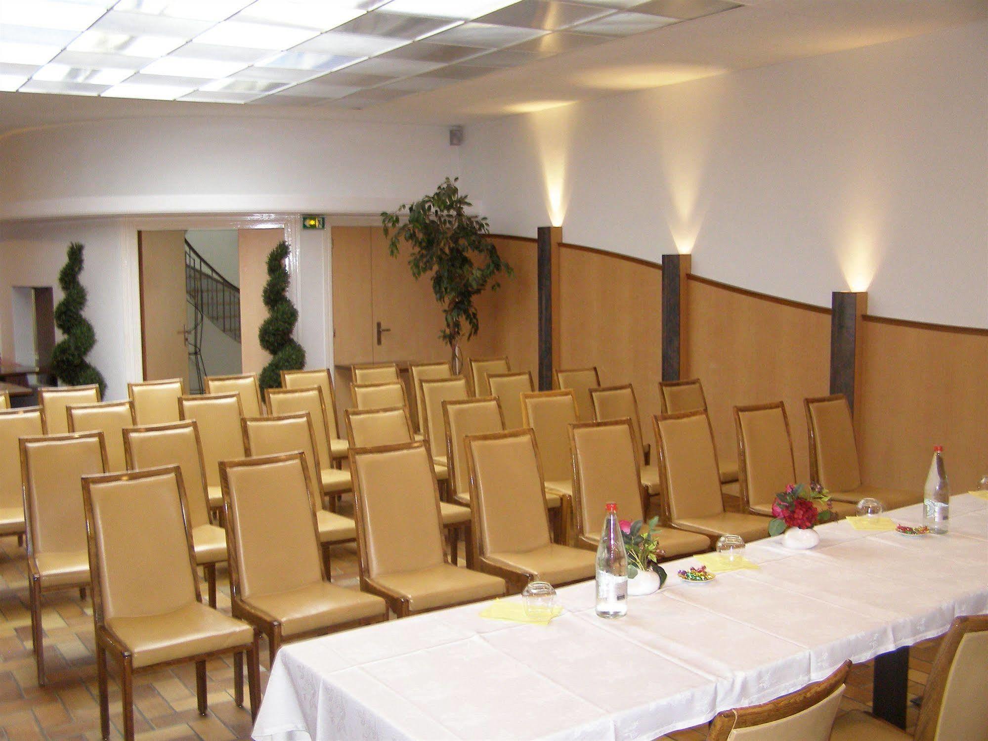 Logis Hotel-Restaurant Le Chene Vert Saint-Pourçain-sur-Sioule Eksteriør bilde