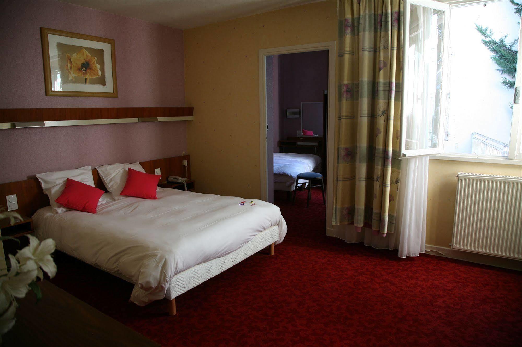 Logis Hotel-Restaurant Le Chene Vert Saint-Pourçain-sur-Sioule Eksteriør bilde
