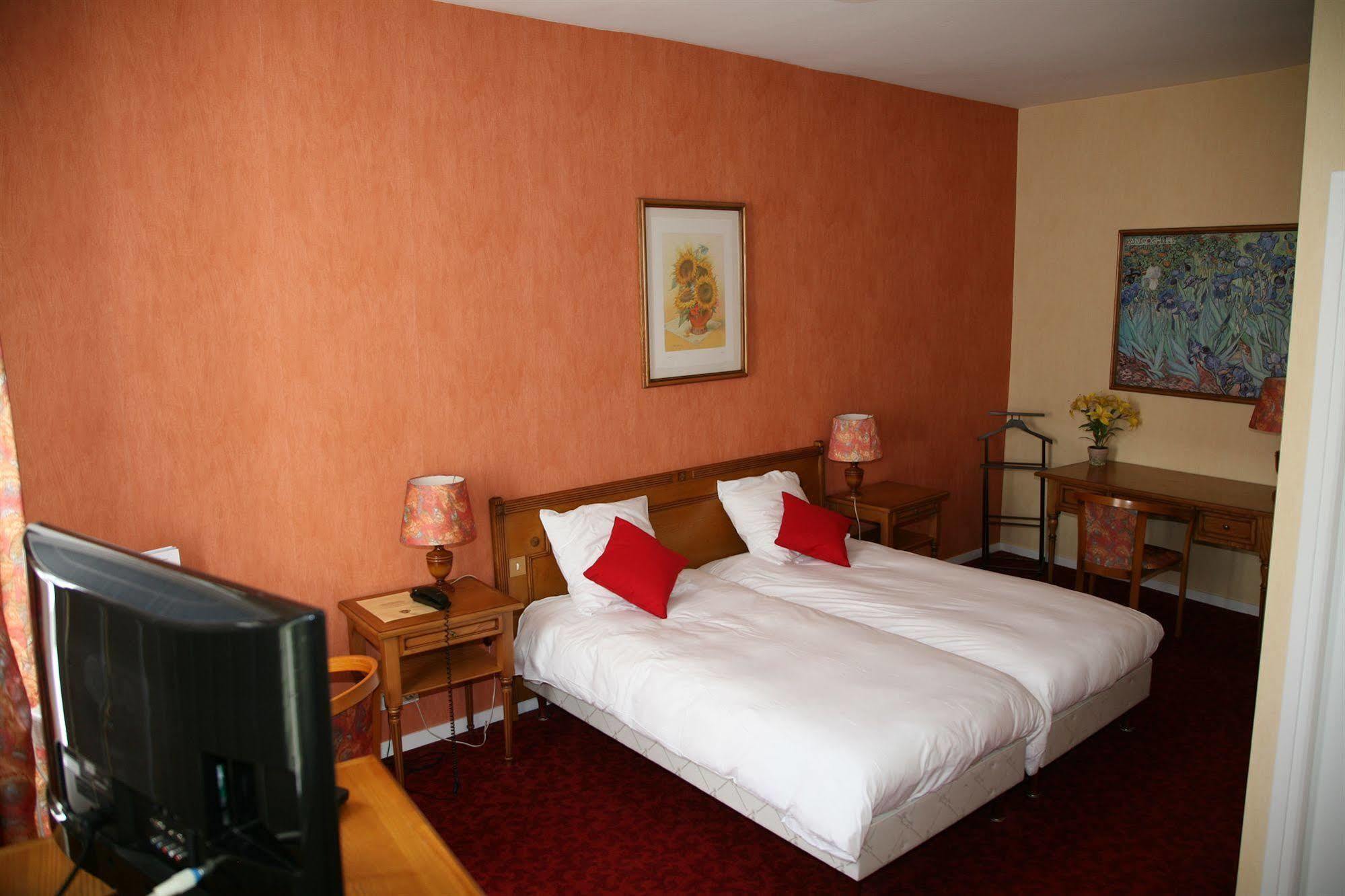 Logis Hotel-Restaurant Le Chene Vert Saint-Pourçain-sur-Sioule Eksteriør bilde
