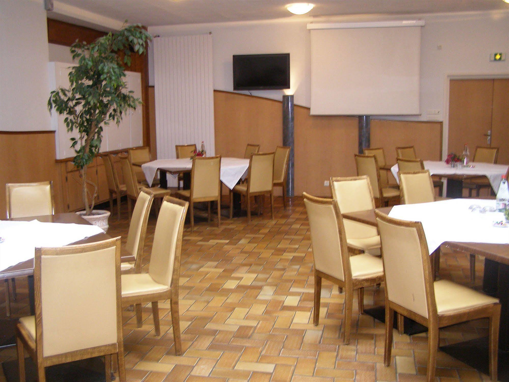 Logis Hotel-Restaurant Le Chene Vert Saint-Pourçain-sur-Sioule Eksteriør bilde